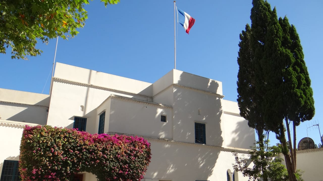 Une ambassade au prix d’une « chambre de bonne » : les bâtiments occupés par la France en Algérie au cœur d’une nouvelle polémique