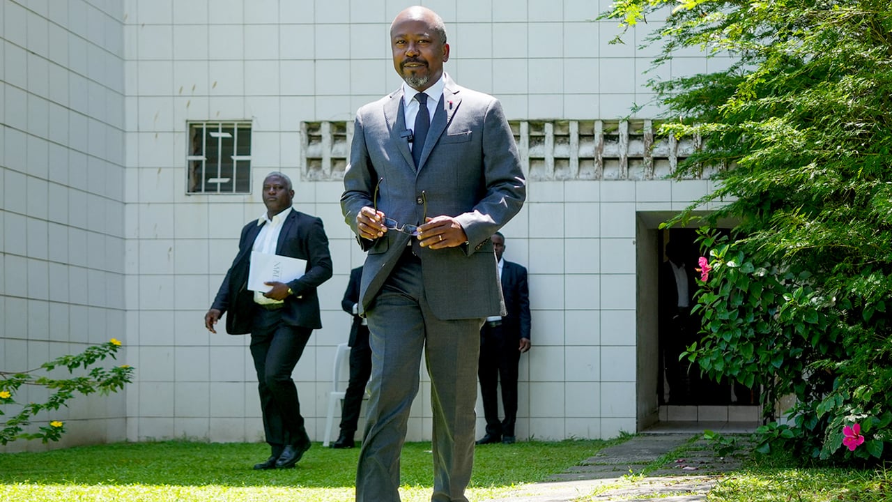 Au Gabon, ce que l’on sait de la détention d’Alain-Claude Bilie-By-Nze, opposant à Brice Clotaire Oligui Nguema