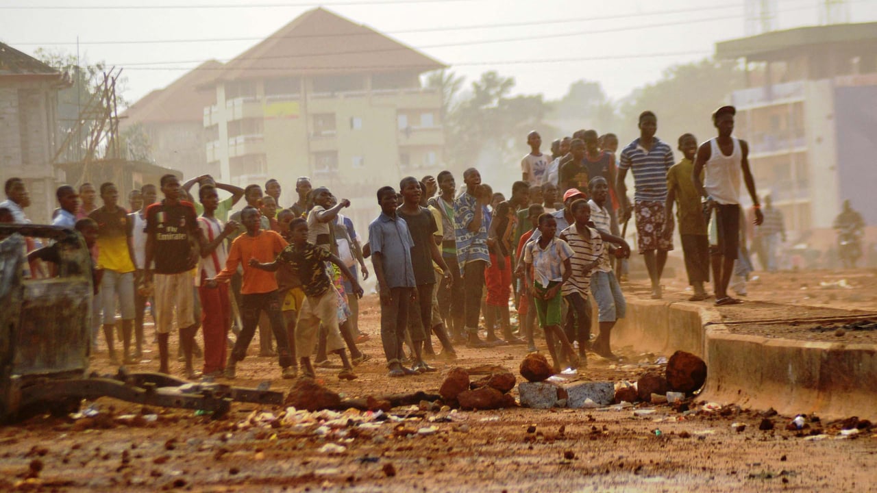 Heurts à Conakry, la capitale guinéenne plongée dans le noir