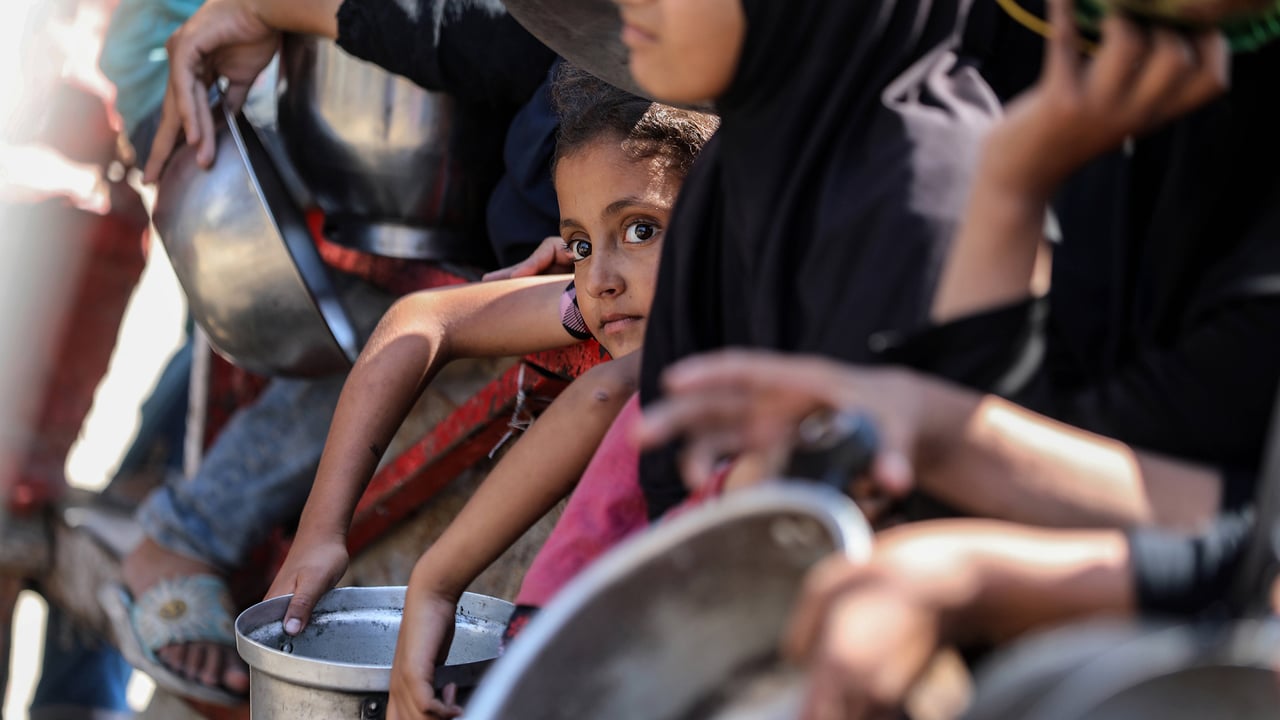 De Gaza à Ménaka, la faim comme crime de guerre – par Nina Kozlowski