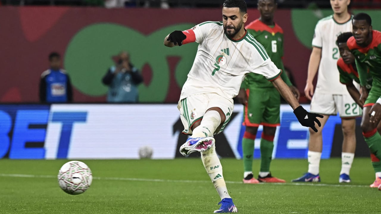 CAN 2025 : d’un penalty de Riyad Mahrez, l’Algérie assure sa qualification avec une victoire face au Burkina Faso