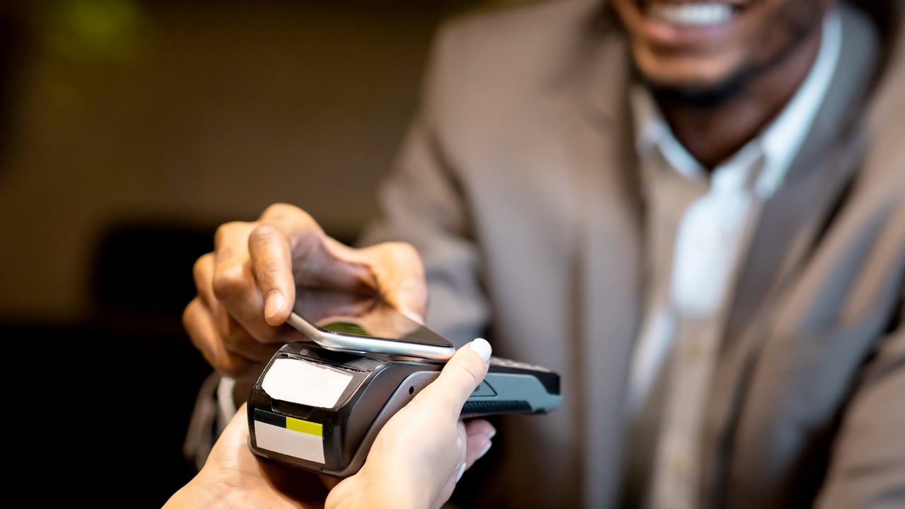 Le mobile money pourra-t-il détrôner le cash un jour ? Oui, mais… répond la GSMA