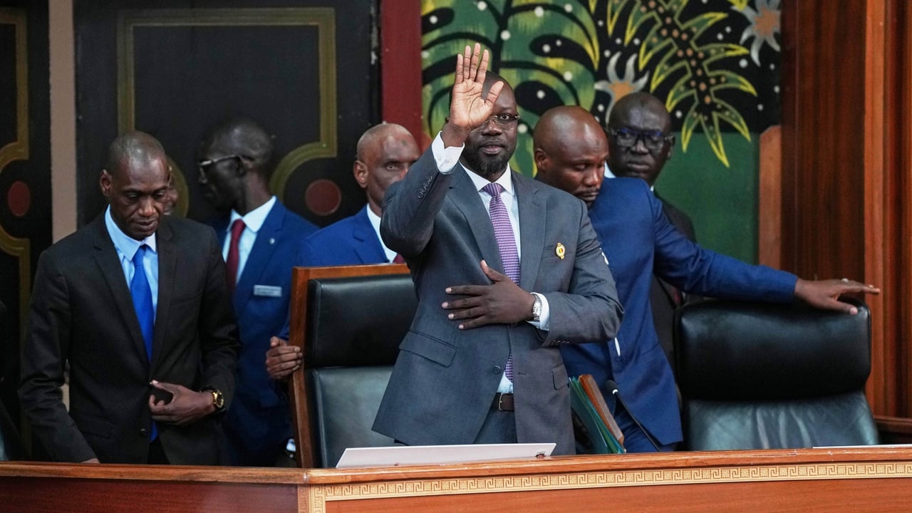 Au Sénégal, pourquoi la révision constitutionnelle ravive le conflit entre Sonko et Diomaye
