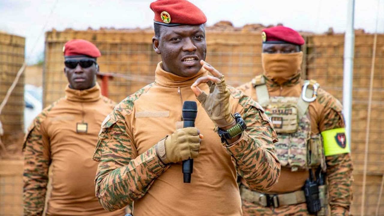 Burkina Faso : 5 questions pour comprendre pourquoi Ibrahim Traoré resserre son emprise sur l’islam