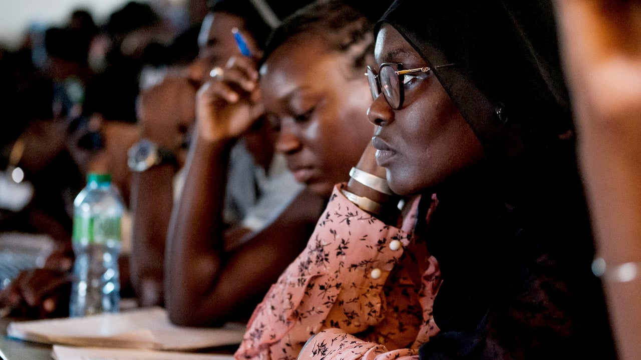 Pour la Gen Z africaine, les résultats passent avant la démocratie – par François Soudan