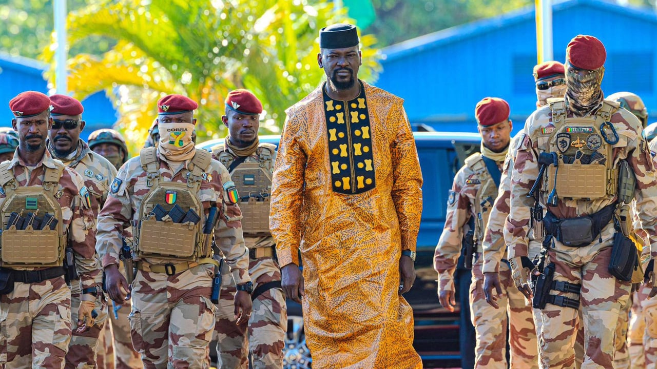 Mamadi Doumbouya : un référendum et bientôt une présidentielle pour devenir fréquentable