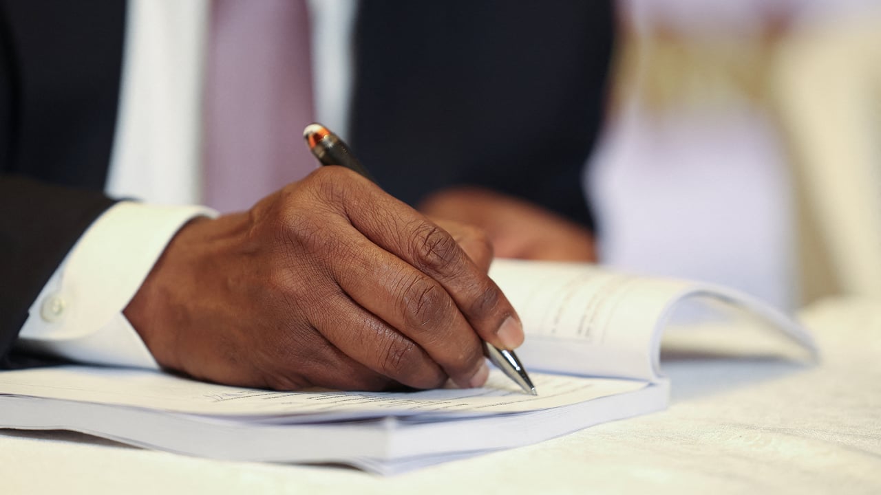« Historique », « systémique », « populaire » : tout ce qu’il faut savoir sur l’entrée en Bourse de la raffinerie Dangote