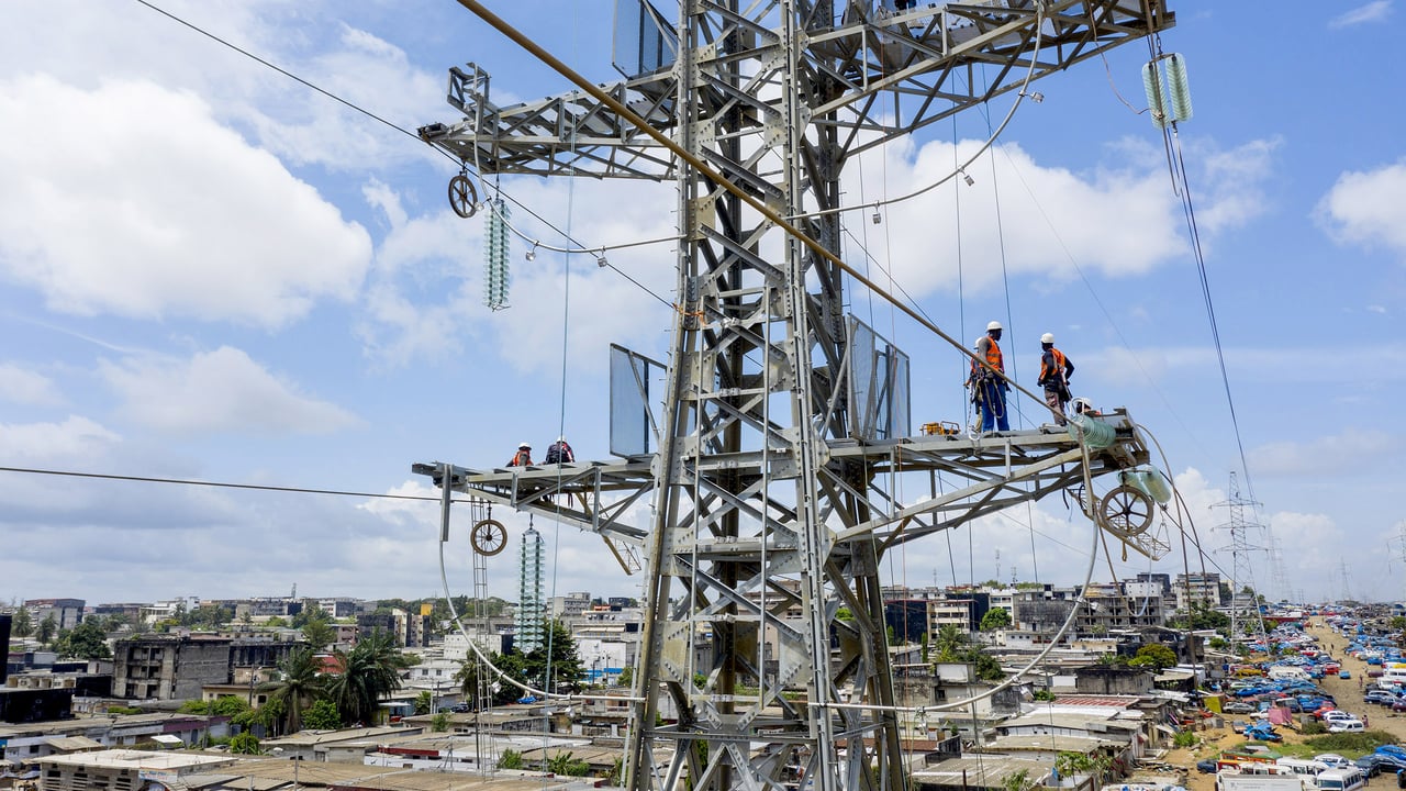 Délestages en Côte d’Ivoire : pourquoi les coupures menacent l’emploi industriel