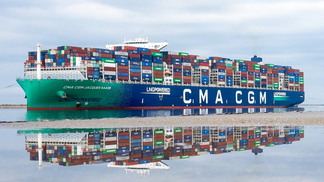 CMA CGM, Maersk… Pourquoi les armateurs hésitent encore à passer par le canal de Suez