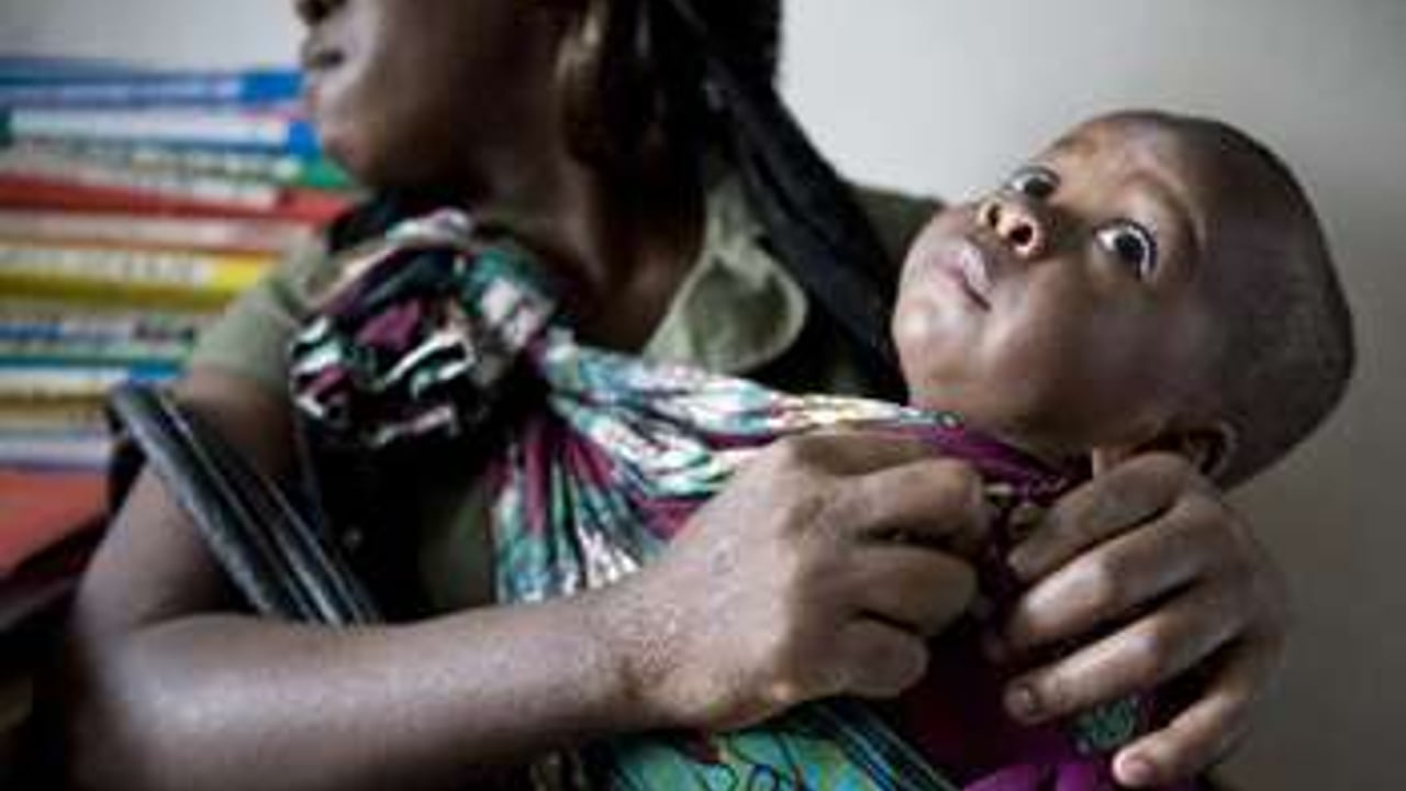 Sida : Kerry fête la naissance du millionième bébé sans VIH en Afrique