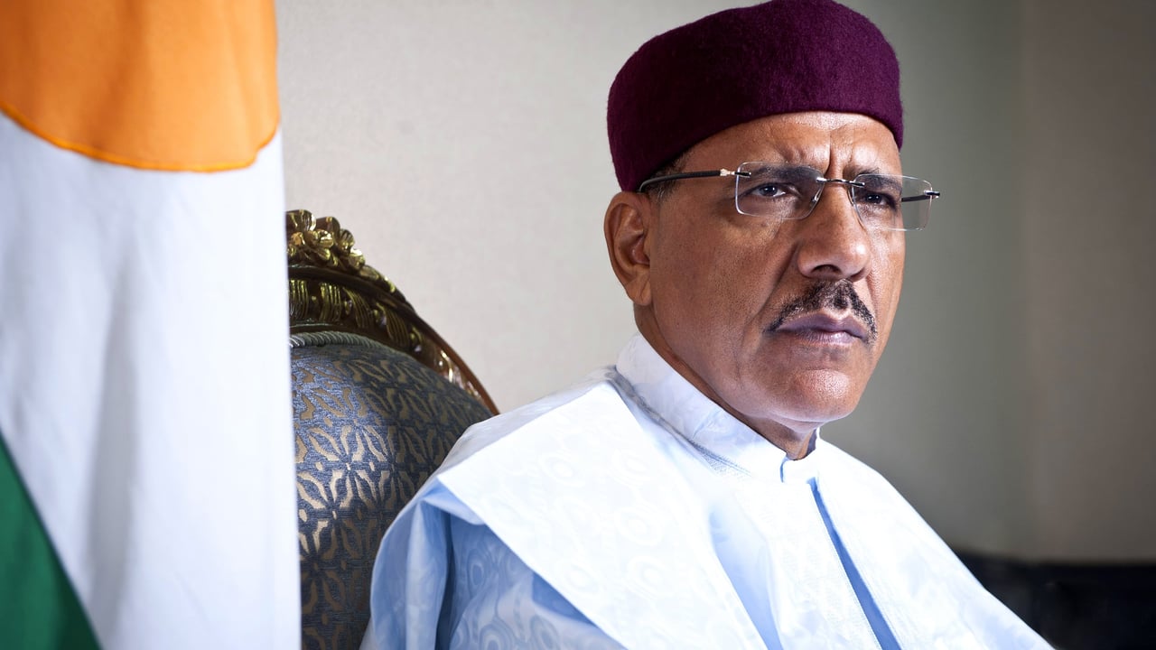 L’AES dit son « indignation » après une résolution européenne appelant à libérer Mohamed Bazoum