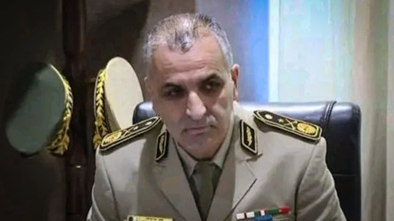 Nacer El Djinn, le général réfugié en Espagne qui fait trembler Alger