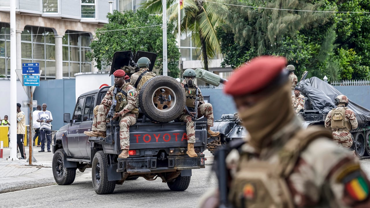 Carnets d’exil : Abidjan et Dakar, terres d’asile pour opposants en danger