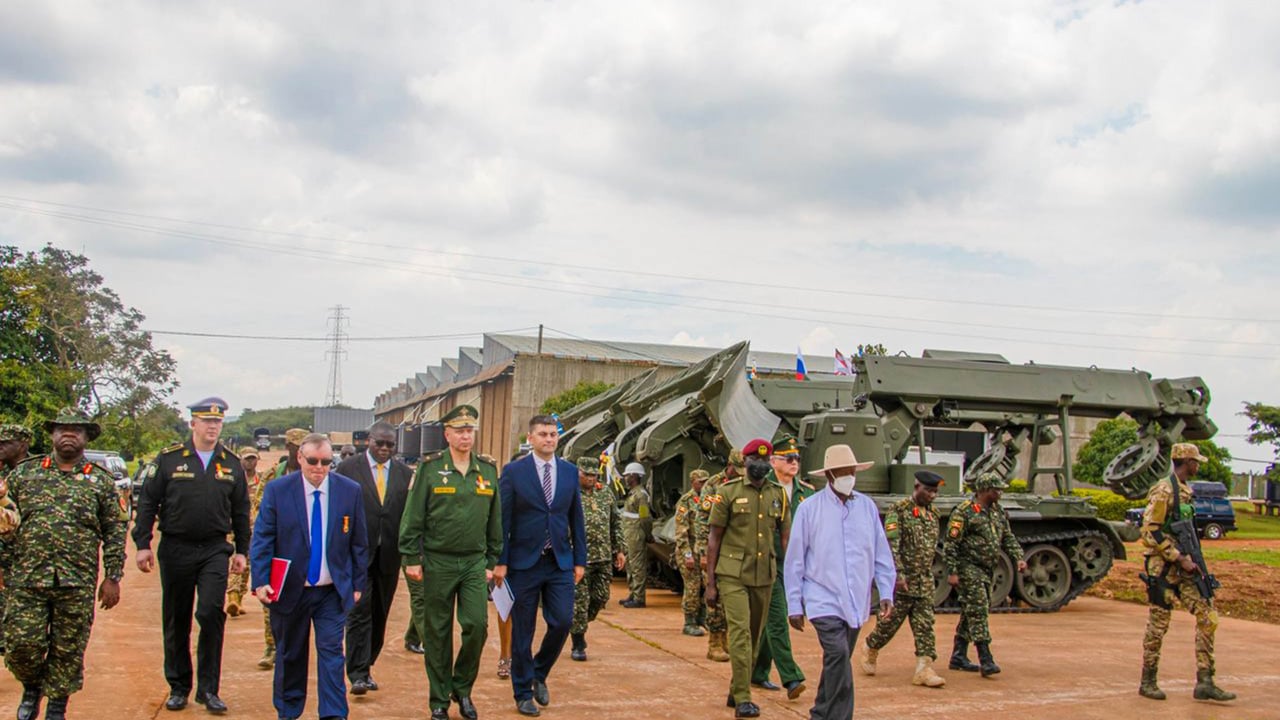 Russie-Ouganda : une proximité militaire qui pose question
