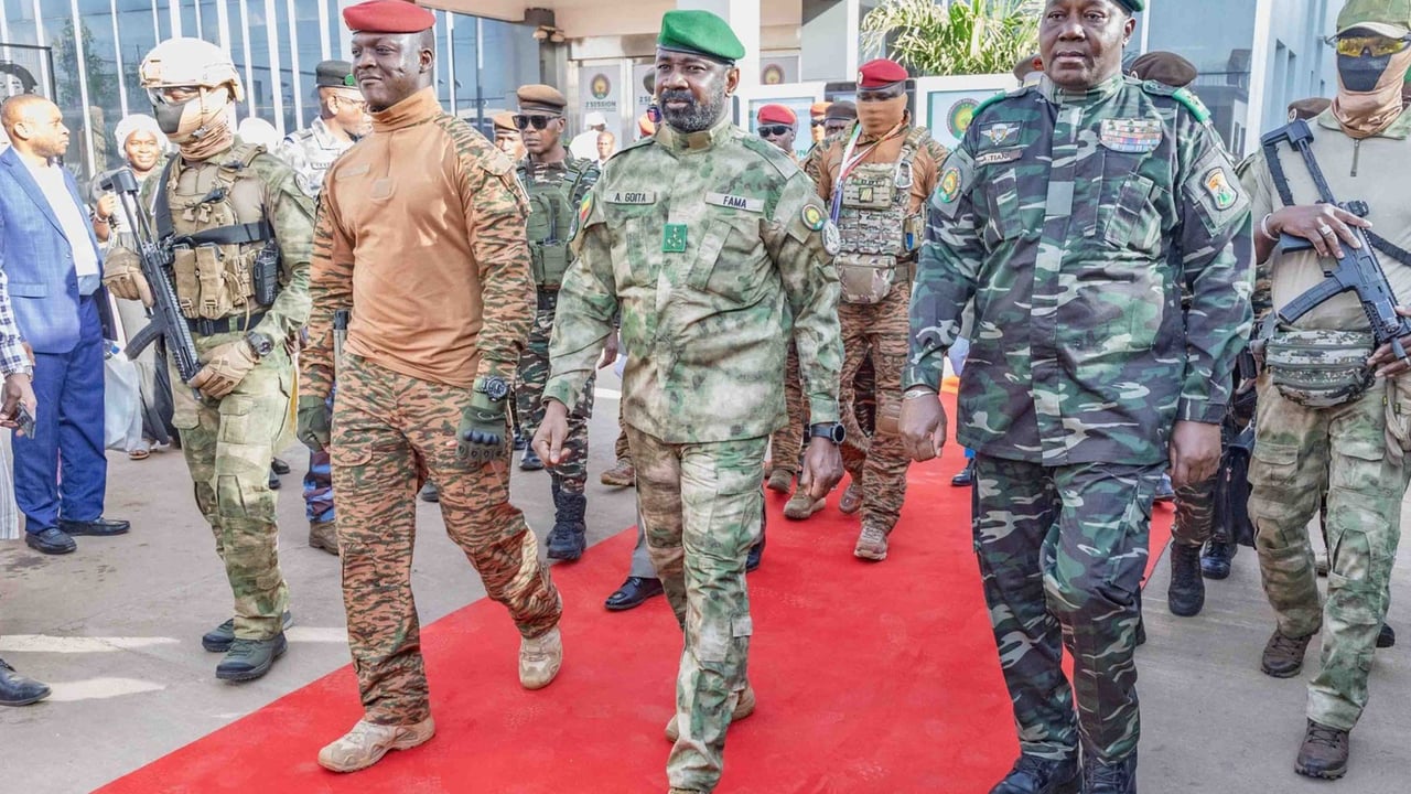 Interdiction de Jeune Afrique au Mali : une nouvelle atteinte aux valeurs démocratiques et à la liberté d’informer