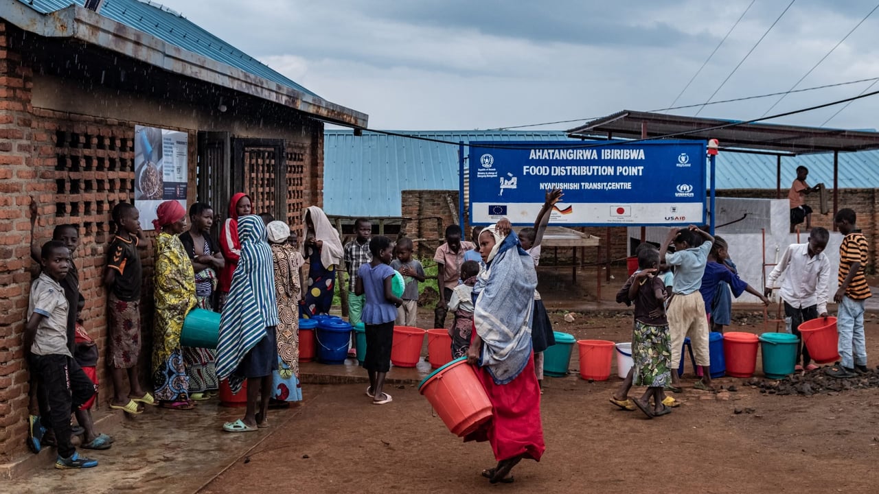 « Les bombes pleuvaient sur nous » : des milliers de Congolais fuient les combats dans l’Est de la RDC