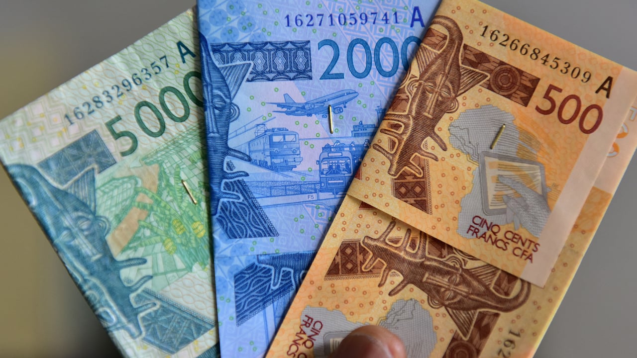 Le franc CFA a-t-il sauvé le Sénégal ? – par Thaïs Brouck