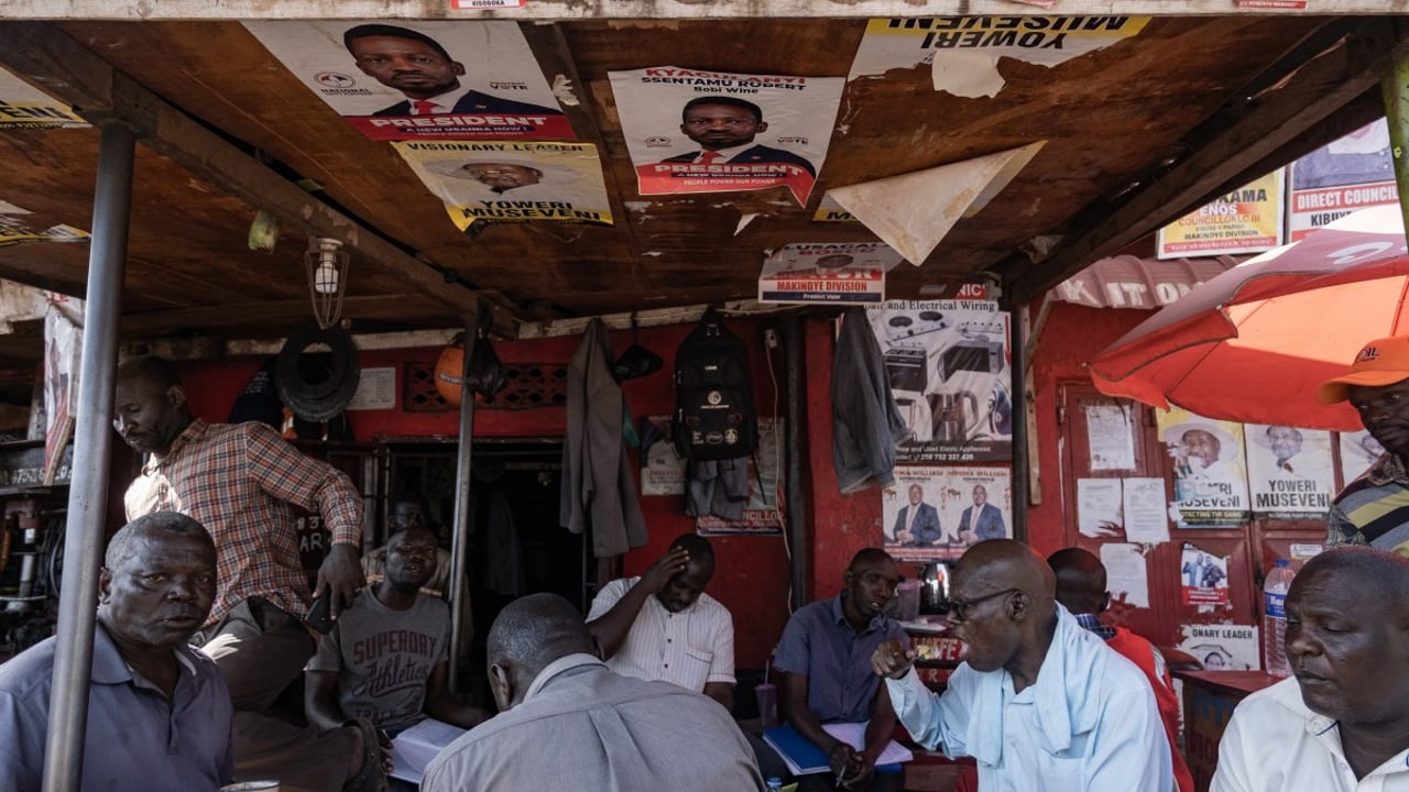 Bobi Wine face à Yoweri Museveni : en Ouganda, un double scrutin sous haute tension