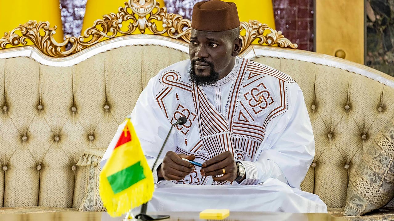 Guinée : désormais élu, Mamadi Doumbouya peut-il baisser la garde ?