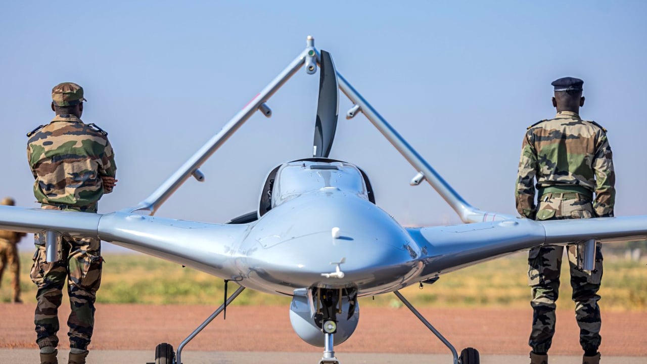 Au Mali, Assimi Goïta veut encadrer l’usage des drones civils pour contrer leur détournement par les jihadistes