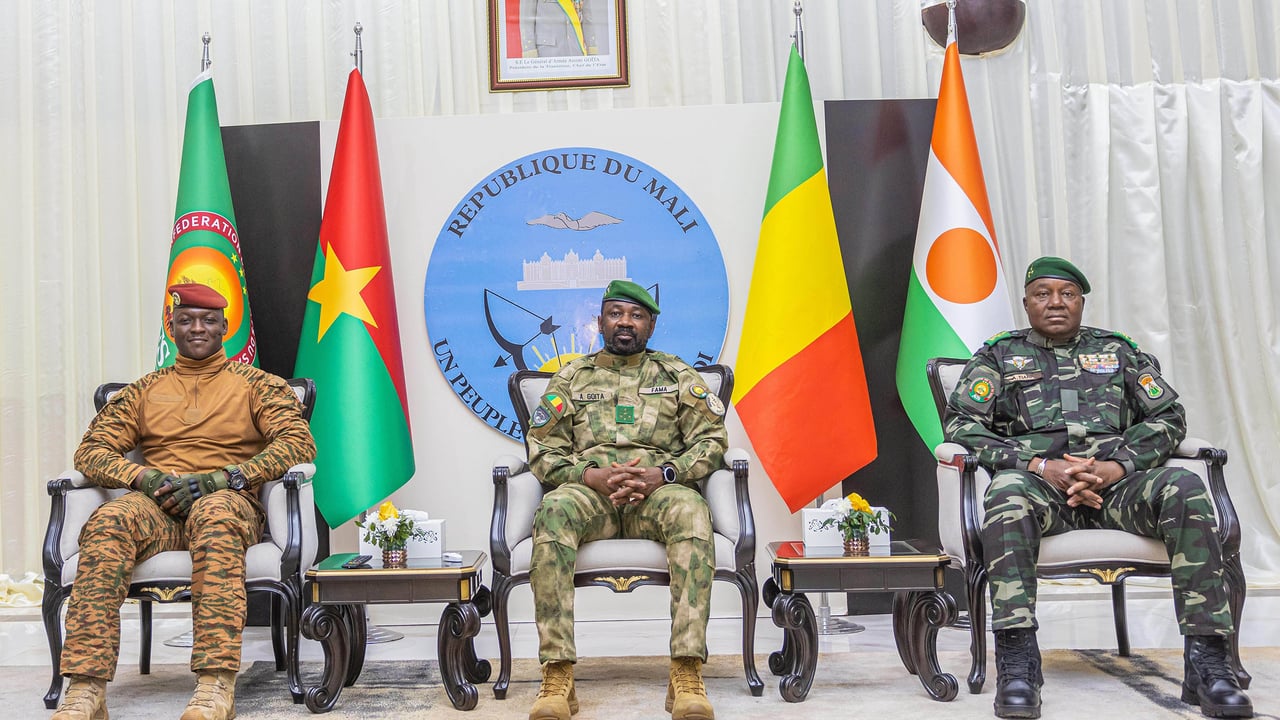 Mali, Burkina, Niger : les juntes ont-elles tenu leurs promesses ? ‒ par Marwane Ben Yahmed