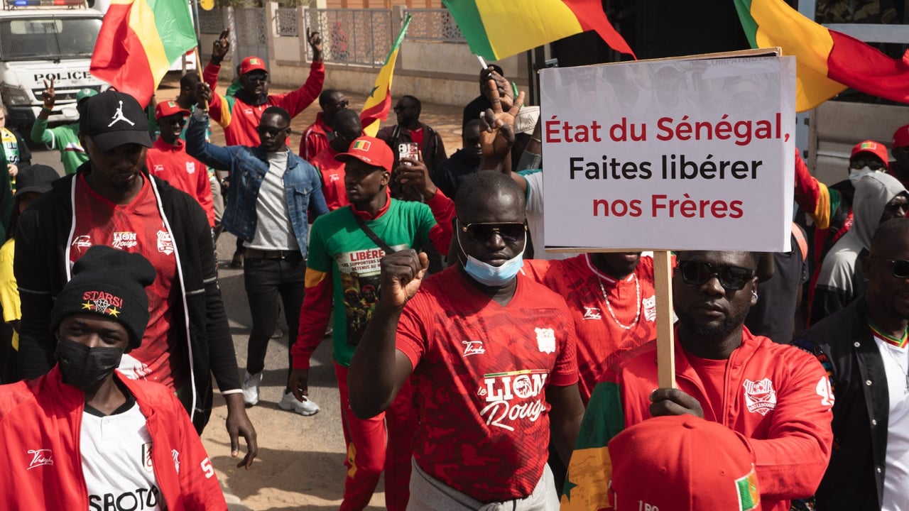 Sénégal : 250 personnes réunies lors d’une marche contre l’emprisonnement, au Maroc, de 18 supporters pour « hooliganisme »