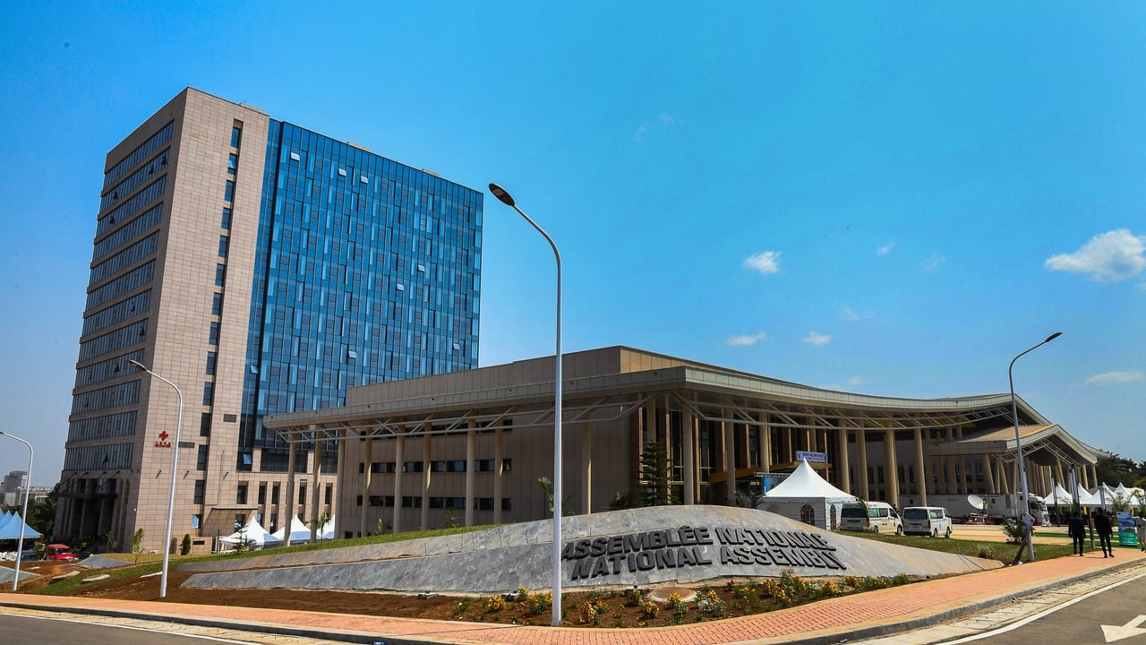 La création du poste de vice-président approuvée par le Parlement camerounais