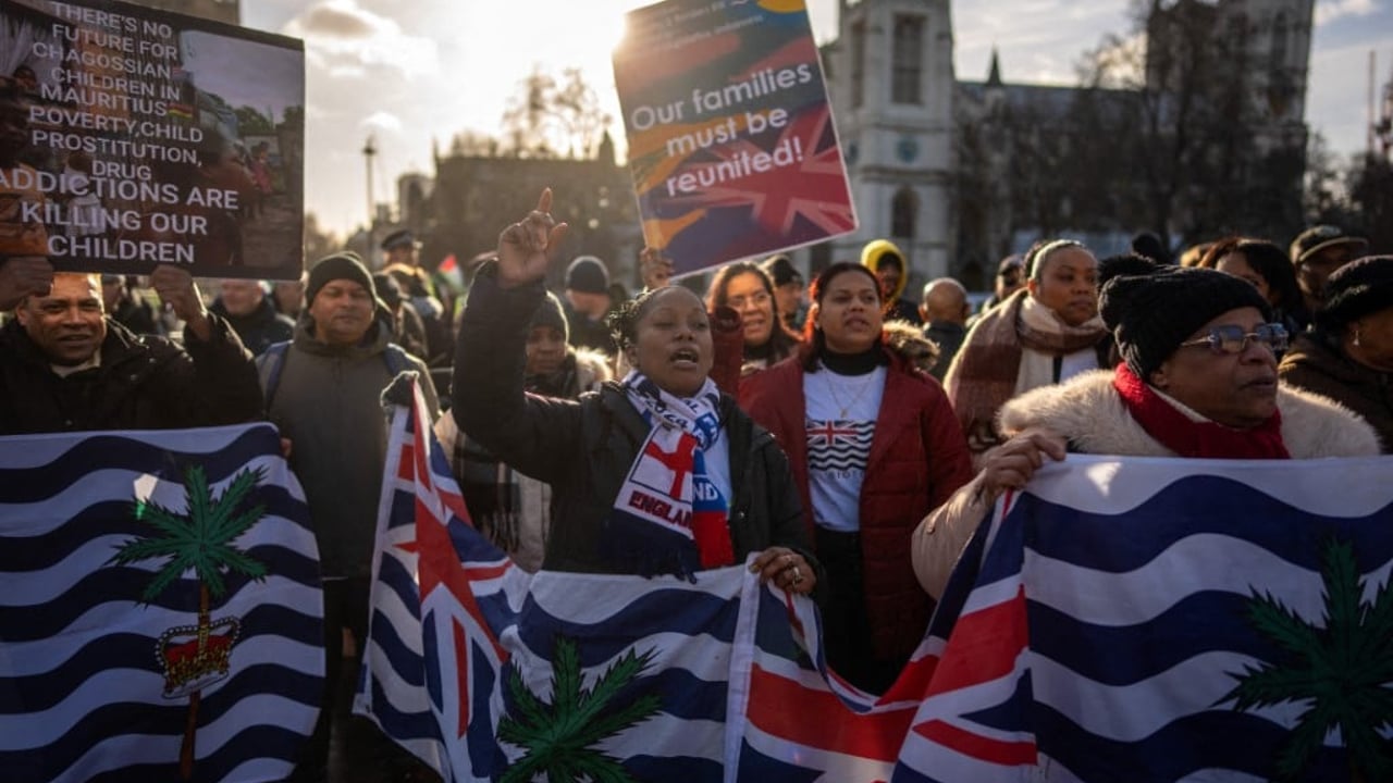 Londres suspend la restitution des Chagos à Maurice, qui promet de récupérer l’archipel