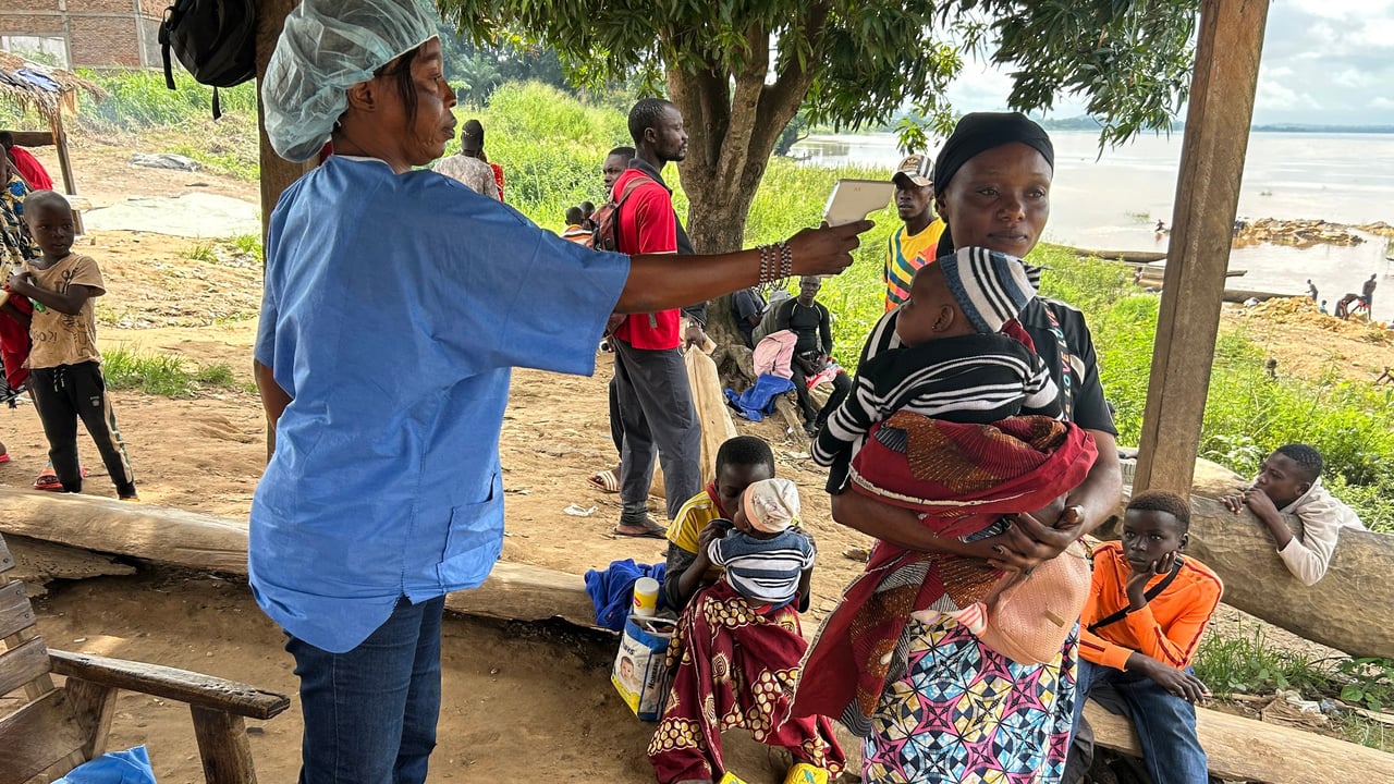 « Ici, il n’y a que Dieu qui nous protège » : en Centrafrique, la peur d’Ebola le long de l’Oubangui