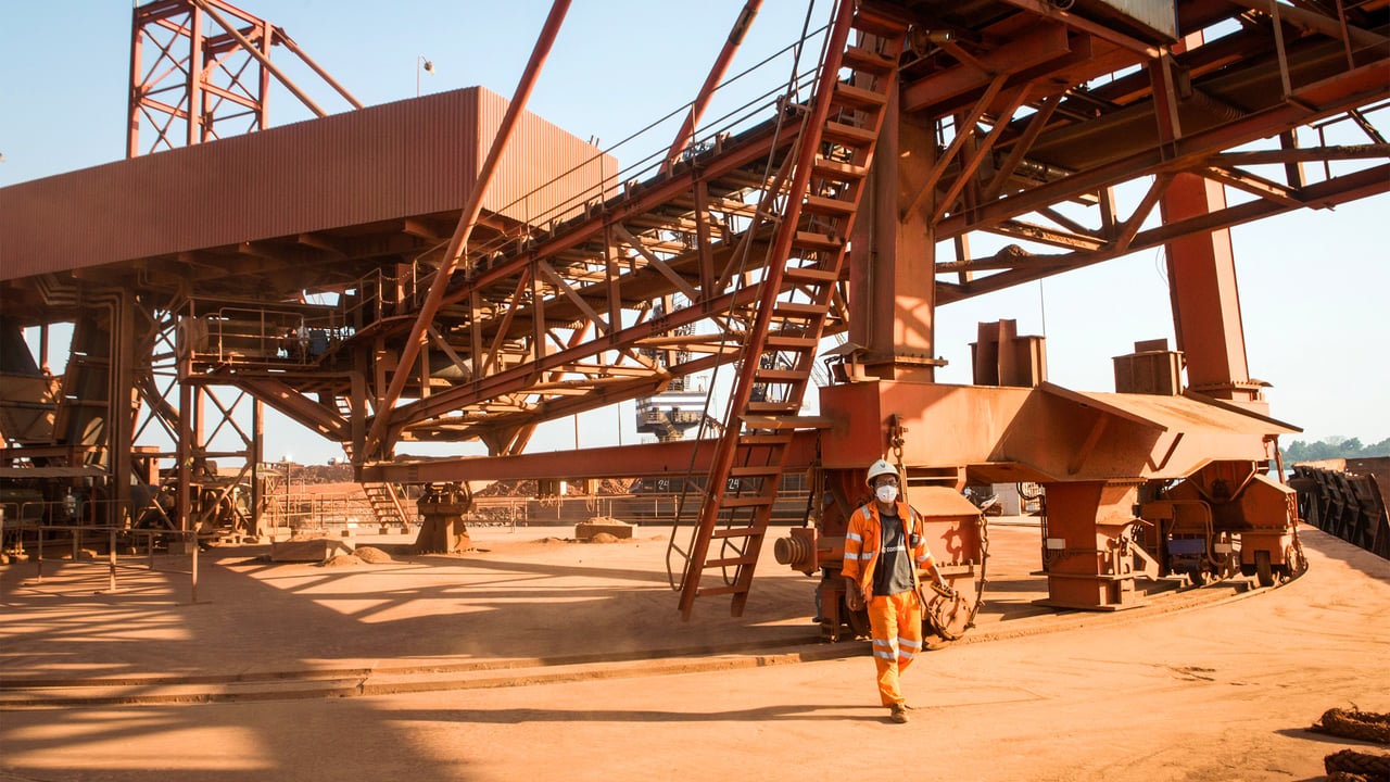 Transformation de la bauxite : comment la Guinée veut imposer ses raffineries