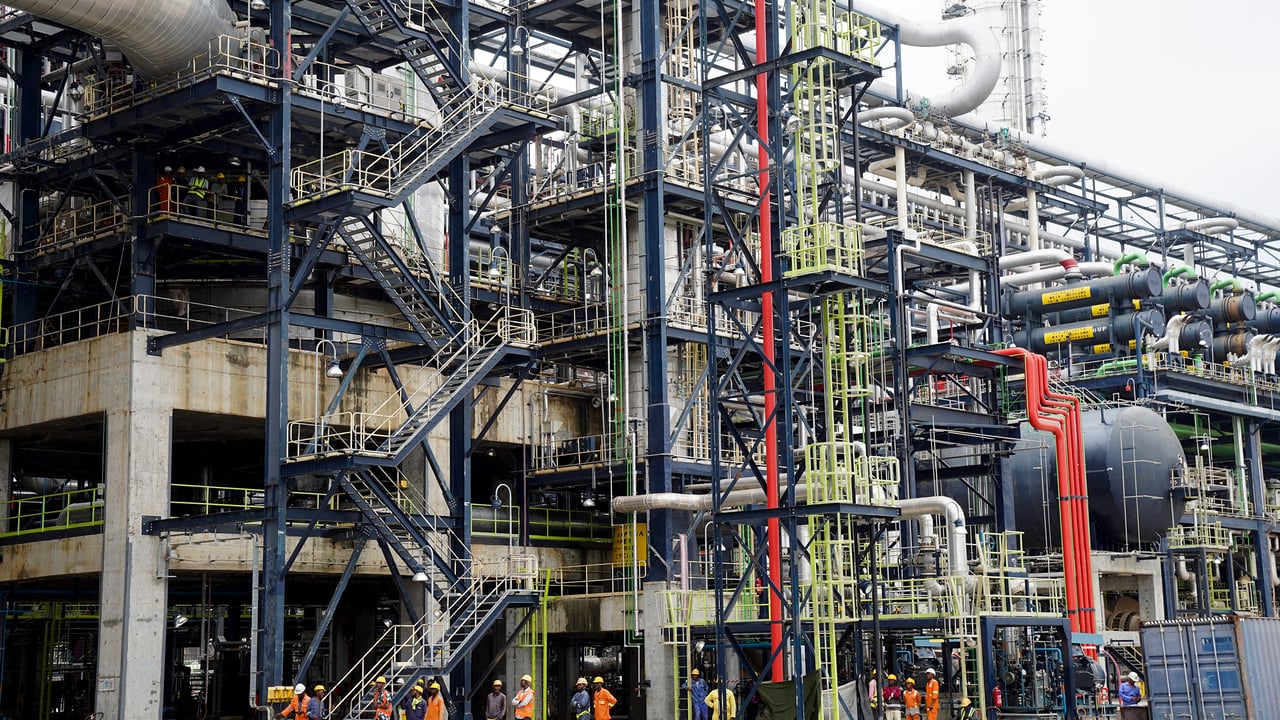 Dangote, Vitol, Alpha MBM : qui remportera la bataille des raffineries en Afrique de l’Est ?