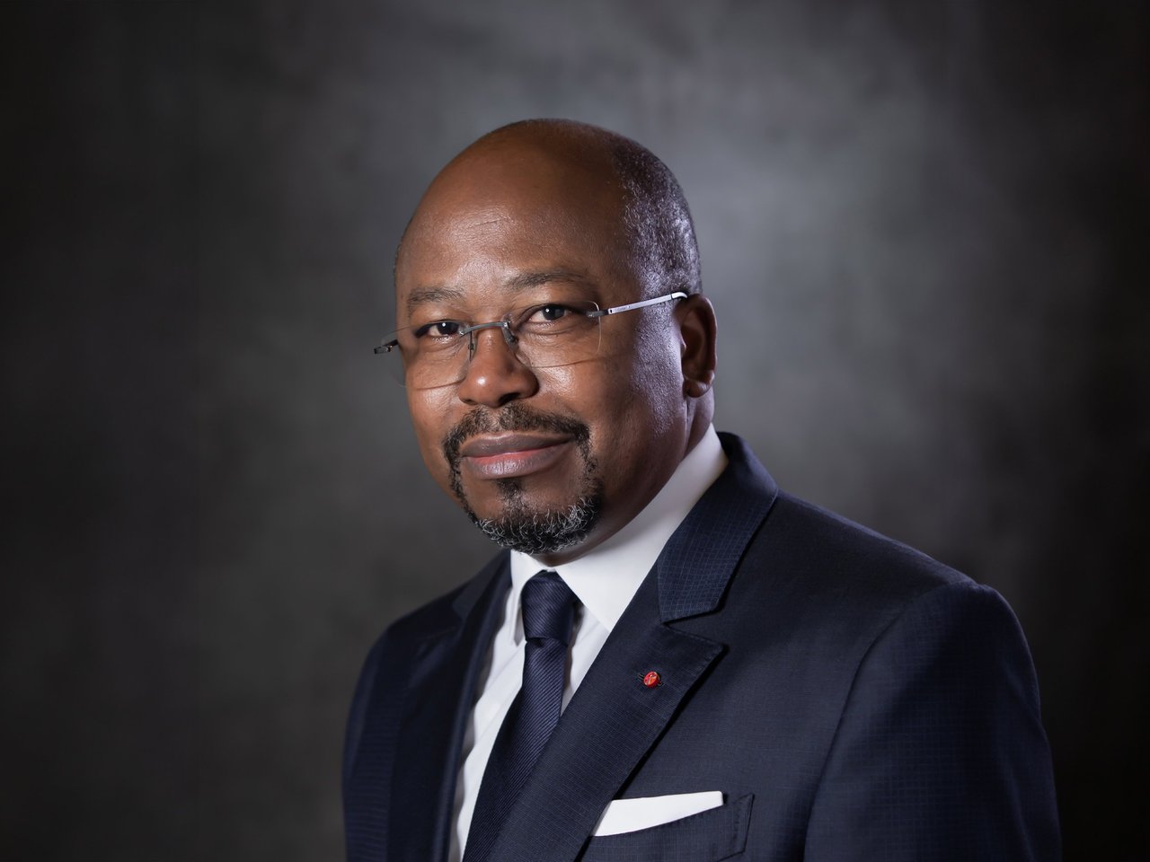 https://prod.cdn-medias.jeuneafrique.com/cdn-cgi/image/q=auto,f=auto,metadata=none,width=1280,height=960,fit=cover/https://prod.cdn-medias.jeuneafrique.com/medias/2024/11/22/jad20241122-ass-gabon-alain-claude-bilie-by-nze-photo2.jpg