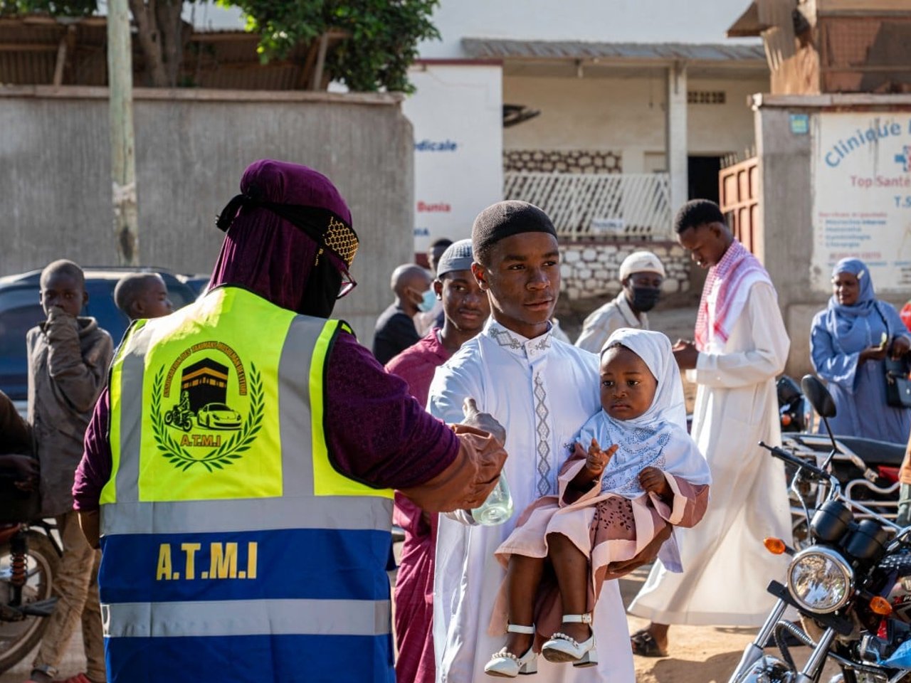 Ebola : l’Ouganda ferme ses frontières avec la RDC, alors que la guerre dans l’Est favorise la propagation de l’épidémie