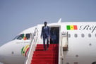 Bassirou Diomaye Faye, en avril 2024, au sortir de l’avion présidentielle sénégalais. © Présidence du Sénégal.