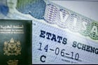 Un passeport marocain avec, en toile de fond, un visa Schengen. © FADEL SENNA / AFP