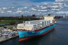 Le « Laura Maersk », premier porte-conteneurs au monde fonctionnant au biométhanol, après sa cérémonie de baptême, le 14 septembre 2023, à Copenhague. © Photo by Sergei GAPON / AFP