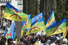 Le drapeau berbère, ou amazigh, brandi lors d’une marche à Rabat, le 15 juillet 2018. © FADEL SENNA/AFP