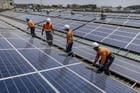 Les investissements en faveur des énergies renouvelables ouvrent la voie à un allègement de la dette. © LUIS TATO/AFP