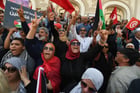 Manifestation à Tunis, le 12 mai 2024, à l’appel du Front de salut national (FSN), principale coalition d’opposition, pour demander la « libération des détenus politiques » jugés critiques à l’égard du président Kaïs Saïed. © FETHI BELAID / AFP