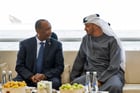 Le chef de l’armée soudanaise Abdel Fattah al-Burhan avec le président des EAU Sheikh Mohamed bin Zayed Al-Nahyan à Abu Dhabi © Mohamed AL-HAMMADI/UAE PRESIDENTIAL COURT/AFP