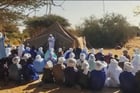Capture d’écran de la vidéo de la rencontre du 29 mars 2025 entre le JNIM et Alghabass Ag Intalla, émissaire du Front de libération de l’Azawad. © DR