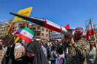 Procession funéraire le 5 avril à Téhéran, en Iran, après la mort de sept membres du corps des Gardiens de la révolution, le 1er avril à Damas, en Syrie. © ATTA KENARE / AFP.