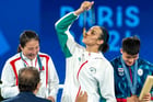 La boxeuse algérienne Imane Khelif célèbre sa médaille d’or, le 9 août 2024 au JO de Paris. © Aytac Unal/Anadolu via AFP