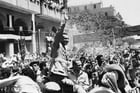 Nasser lors de la cérémonie célébrant le départ des derniers soldats britanniques, à Port Saïd, le 18 juin 1956. © AP/SIPA