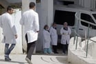 Ras-le-bol des professionnels médicaux tunisiens, qui choisissent souvent de s’exiler pour mieux exercer. © Michel Euler/AP/SIPA