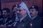 Yasser Arafat lors de son discours à Alger annonçant l’indépendance de la Palestine devant le Conseil national palestinien. © Capture écran/Ina