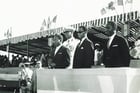 Avril 1961 – 1er anniversaire de l’Indépendance – (de gauche à droite) Léopold Sédar Senghor, général Amadou Fall, Mamadou Dia, Valdiodio N’diaye. © Africa productions