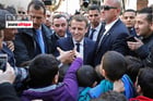 Emmanuel Macron dans les rues d’Alger, le 6 décembre 2017 © Ludovic MARIN/AFP