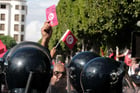 Des milliers de Tunisiens inquiets réunis le 10 octobre 2021 à Tunis pour manifester contre les mesures exceptionnelles du président Kaïs Saïed. © NOUREDDINE AHMED/Shutterstock/SIPA