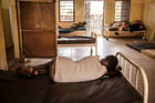 À l’hôpital psychiatrique pour femmes de Freetown, au Sierra Leone, le 16 février 2022. © Finbarr O’Reilly/NYT-REDUX/REA